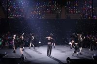 　熱いパフォーマンスを届けるアンジュルム＝東京・日本武道館