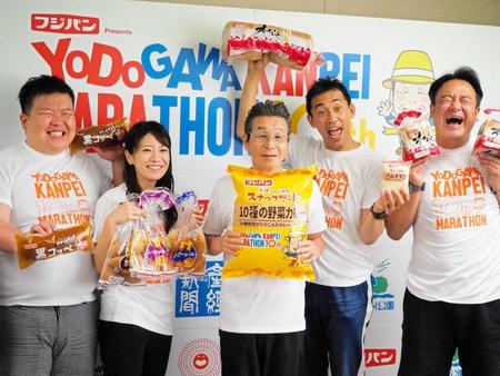 　「淀川寛平マラソン」記者会見に出席した（左から）ミサイルマン・西代洋、福本愛菜、間寛平、石田靖、たむらけんじ