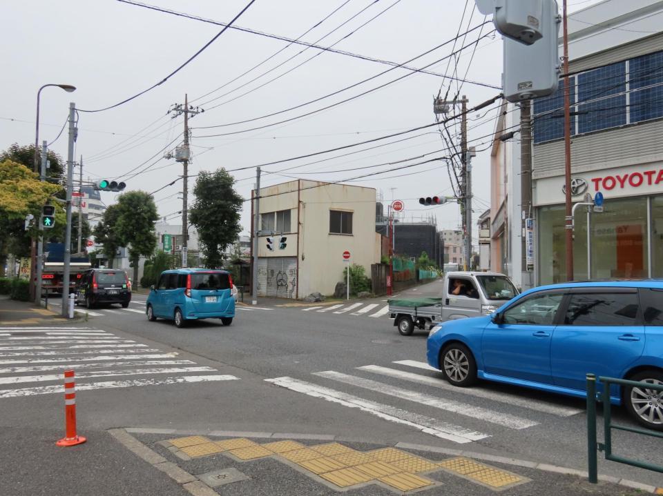 　事故を起こした現場付近の交差点＝東京・世田谷