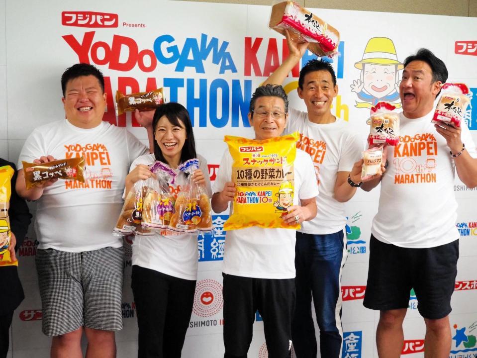 　「淀川寛平マラソン」記者会見に出席した（左から）ミサイルマン・西代洋、福本愛菜、間寛平、石田靖、たむらけんじ