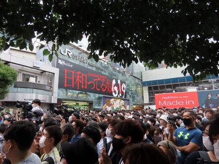 ひろゆき氏の登場で多くの人が押し寄せた渋谷駅前