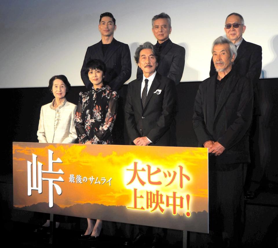 　登壇した（下段左から）香川京子、松たか子、役所広司、田中泯、（上段左から）ＡＫＩＲＡ、榎木孝明、小泉堯史監督