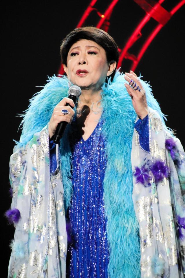 　１０カ月ぶりに単独公演を行った美川憲一＝東京・中野サンプラザ