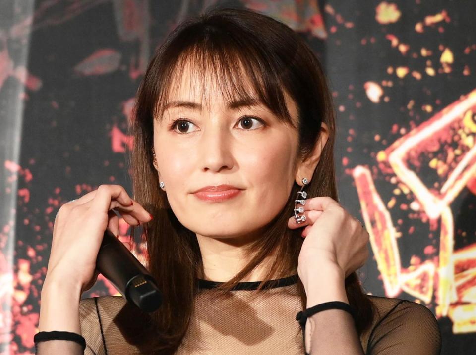 矢田亜希子 ｙｓｌのヒョウ柄ブラウスで幸せ笑顔 インスタ登場率高し のお気に入り 芸能 デイリースポーツ Online