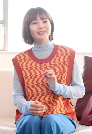 　仕事への情熱を語る新谷ゆづみ（撮影・園田高夫）