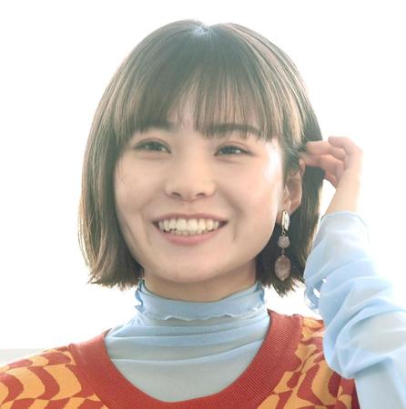 　まぶしい笑顔でファンを魅了する新谷ゆづみ（撮影・園田高夫）