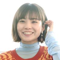 　まぶしい笑顔でファンを魅了する新谷ゆづみ（撮影・園田高夫）