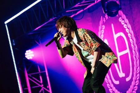 　初の武道館公演で熱唱するＮｏｖｅｌｂｒｉｇｈｔ・竹中雄大（撮影：田辺佳子）