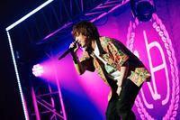 　初の武道館公演で熱唱するＮｏｖｅｌｂｒｉｇｈｔ・竹中雄大（撮影：田辺佳子）