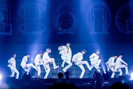 　大阪公演を行ったＮＣＴ　１２７の（左から）ユウタ、ジョンウ、ヘチャン、テヨン、ジャニー、ジェヒョン、マーク、テイル、ドヨン（撮影・田中聖太郎）　