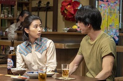 幼なじみの智（前田公輝）は暢子（黒島結菜）に思いを寄せる