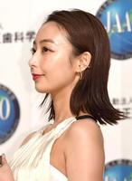 　　「Ｅーライン・ビューティフル大賞」を受賞した宇垣美里（撮影・佐藤厚）