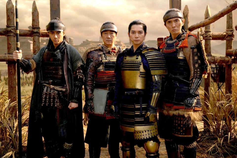 　家康たちが、敵軍に包囲された大高城に兵糧入れを強行したシーンを撮影した（左から）山田裕貴、大森南朋、松本潤、松重豊