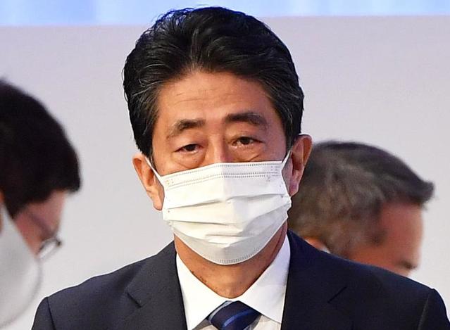 【写真】血を流して路上に倒れる安倍元首相　心臓マッサージを受ける