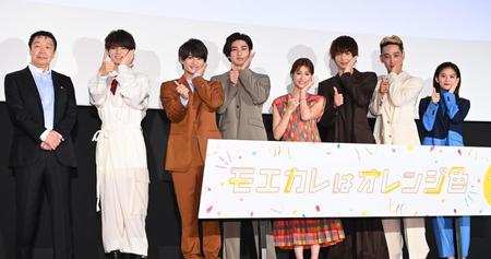 　舞台あいさつに登場した（左から）村上正典監督、藤原大祐、浮所飛貴、古川雄大、生見愛瑠、鈴木仁、上杉柊平、永瀬莉子（撮影・高石航平）