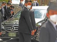 　自宅に到着した安倍晋三元首相の遺体を乗せたと思われる車（画像の一部を加工してます）