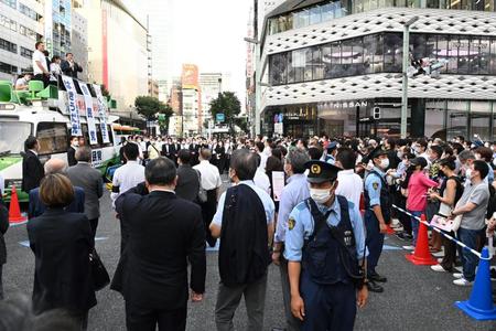 　演説する生稲晃子氏＝東京・銀座（撮影・高石航平）