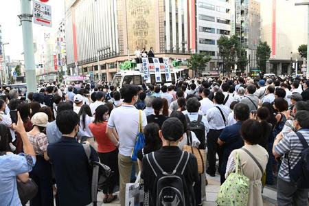 演説する生稲晃子氏＝東京・銀座（撮影・高石航平）