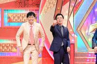 　「カーネクスト　Ｐｒｅｓｅｎｔｓ　第４３回ＡＢＣお笑いグランプリ」を制し、喜びを爆発させるカベポスターの永見大吾（左）と浜田順平（ｃ）ＡＢＣテレビ