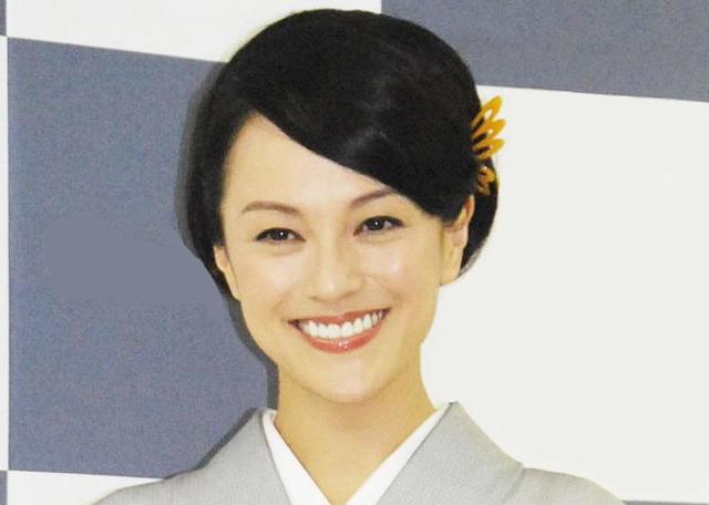 牧瀬里穂　三菱電機トレーナー　新品未使用品　L 牧瀬里穂 これぞパリ！な街並みにセリーヌ＆KENZOのセレブ