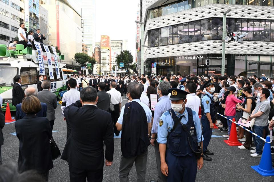 　演説する生稲晃子氏＝東京・銀座（撮影・高石航平）