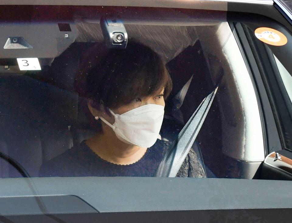 　自宅を出発した安倍元首相の妻の昭恵さん