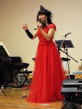 　復興支援チャリティーコンサートを開催した三ツ屋亜美