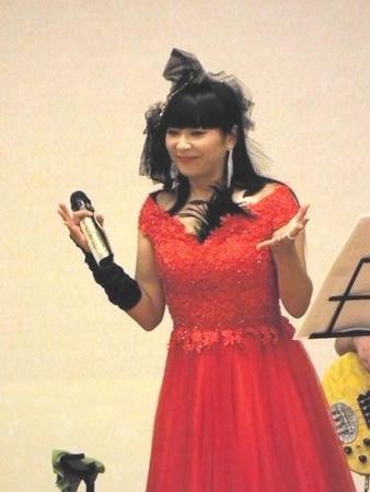 　復興支援チャリティーコンサートを開催した三ツ屋亜美