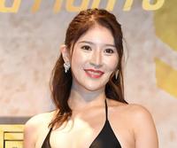 ラウンドガールを務めた倭早希＝１３日