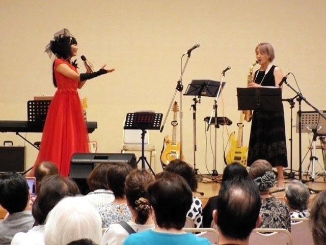 　復興支援チャリティーコンサートを開催した三ツ屋亜美