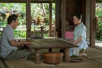 賢吉（石丸謙二郎）が優子（仲間由紀恵）のもとを訪れる