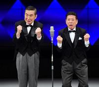 　漫才を披露した桂文枝（左）と西川きよし