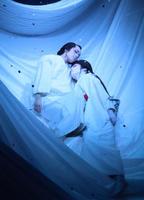 　「心中・恋の大和路」の忠兵衛（和希そら）と梅川（夢白あや）