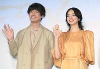 　映画「余命１０年」ＰＲイベントに登場した坂口健太郎（左）、小松菜奈＝東京・スペースＦＳ汐留（撮影・堀内翔）