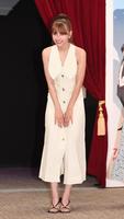 　イベントにノースリーブワンピースで登場した嵐莉菜（撮影・開出牧）