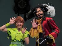 　ミュージカル「ピーター・パン」の公開稽古＆取材会に出席した（左から）吉柳咲良、小西遼生