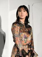 　花柄ワンピース姿で登場した新垣結衣