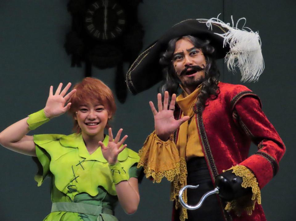 　ミュージカル「ピーター・パン」の公開稽古＆取材会に出席した（左から）吉柳咲良、小西遼生