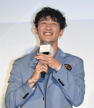 　舞台あいさつで笑顔を見せるＳｎｏｗ　Ｍａｎの岩本照＝東京・丸の内ピカデリー（撮影・開出牧）