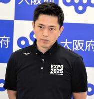　定例会見で話す大阪府の吉村洋文知事