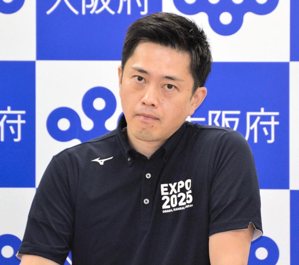 　定例会見で話す大阪府の吉村洋文知事