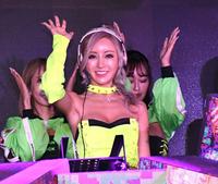 　パフォーマンスを見せるＤＪａｎｅ　ＪＡＰＡＮのリーダー・ＨＡＲＵＴＡＭＵ（中央）＝撮影・佐藤厚