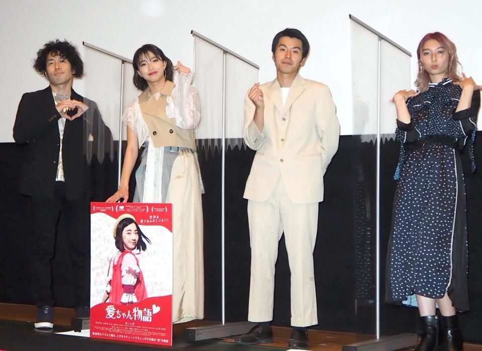 　舞台あいさつを行った（左から）保土田寛、坂ノ上茜、黒住尚生、大野キャンディス真奈監督