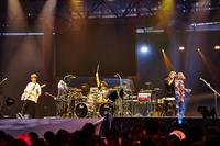 　ファンクラブ発足25周年記念ライブツアーのファイナル公演を行ったＧＬＡＹ