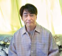 　自身と同じパーキンソン病の役を演じる樋口了一