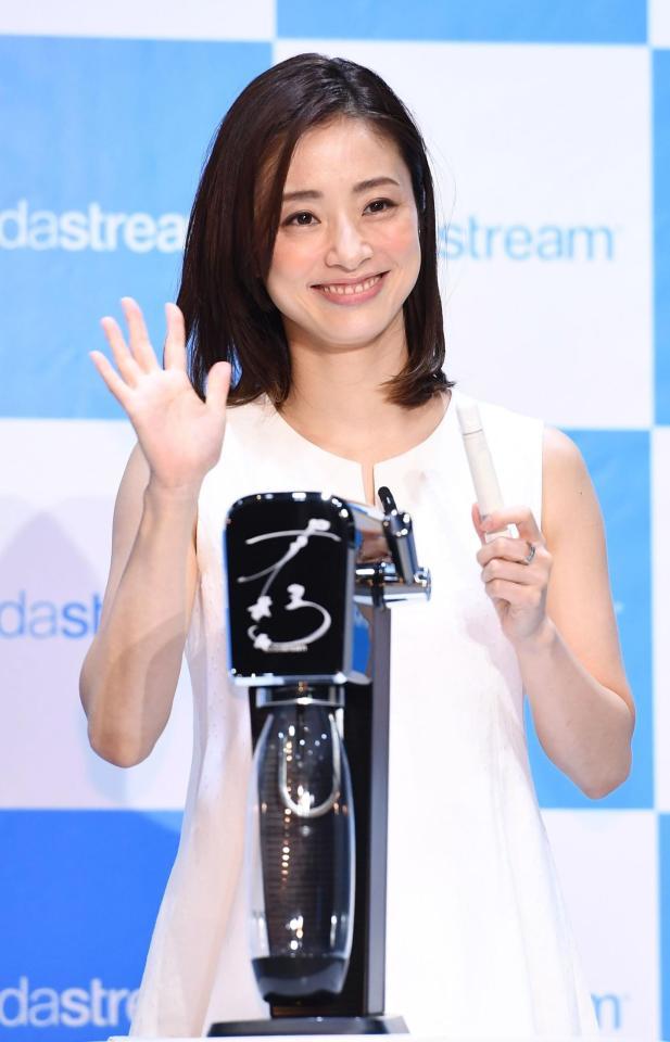 上戸彩　サインボール　始球式 上戸彩さん18年ぶり美しすぎる始球式 完全投球からまさか…ロッテ