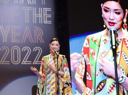 　パリコレ時代のエピソードを話すアンミカ（撮影・園田高夫）