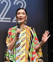 　イベントの総評をするアンミカ（撮影・園田高夫）