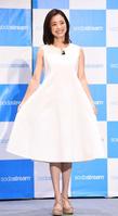 　爽やかな白の衣装で登場した上戸彩（撮影・園田高夫）