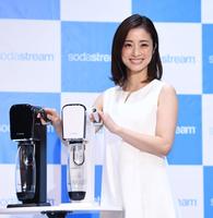 　新商品をＰＲする上戸彩（撮影・園田高夫）